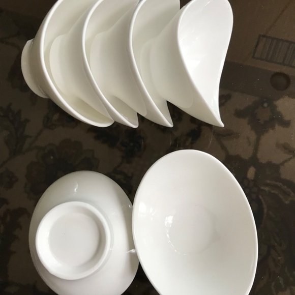 Six small oval serving bowls. - Picture 2 of 4